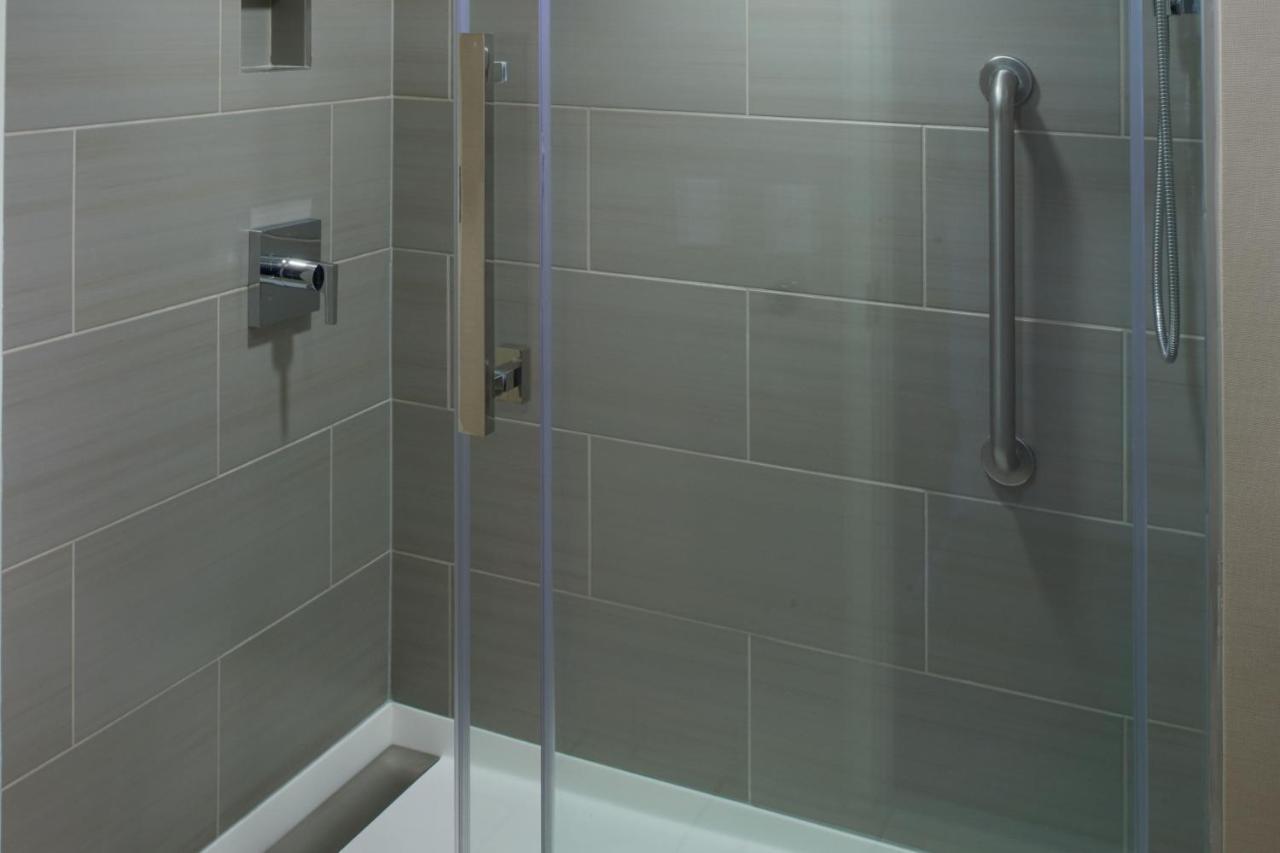 Marriott East Lansing At University Place Экстерьер фото
