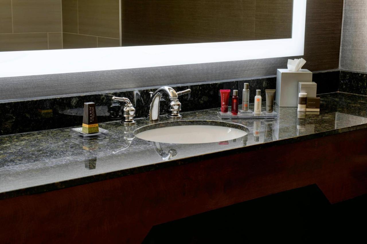 Marriott East Lansing At University Place Экстерьер фото