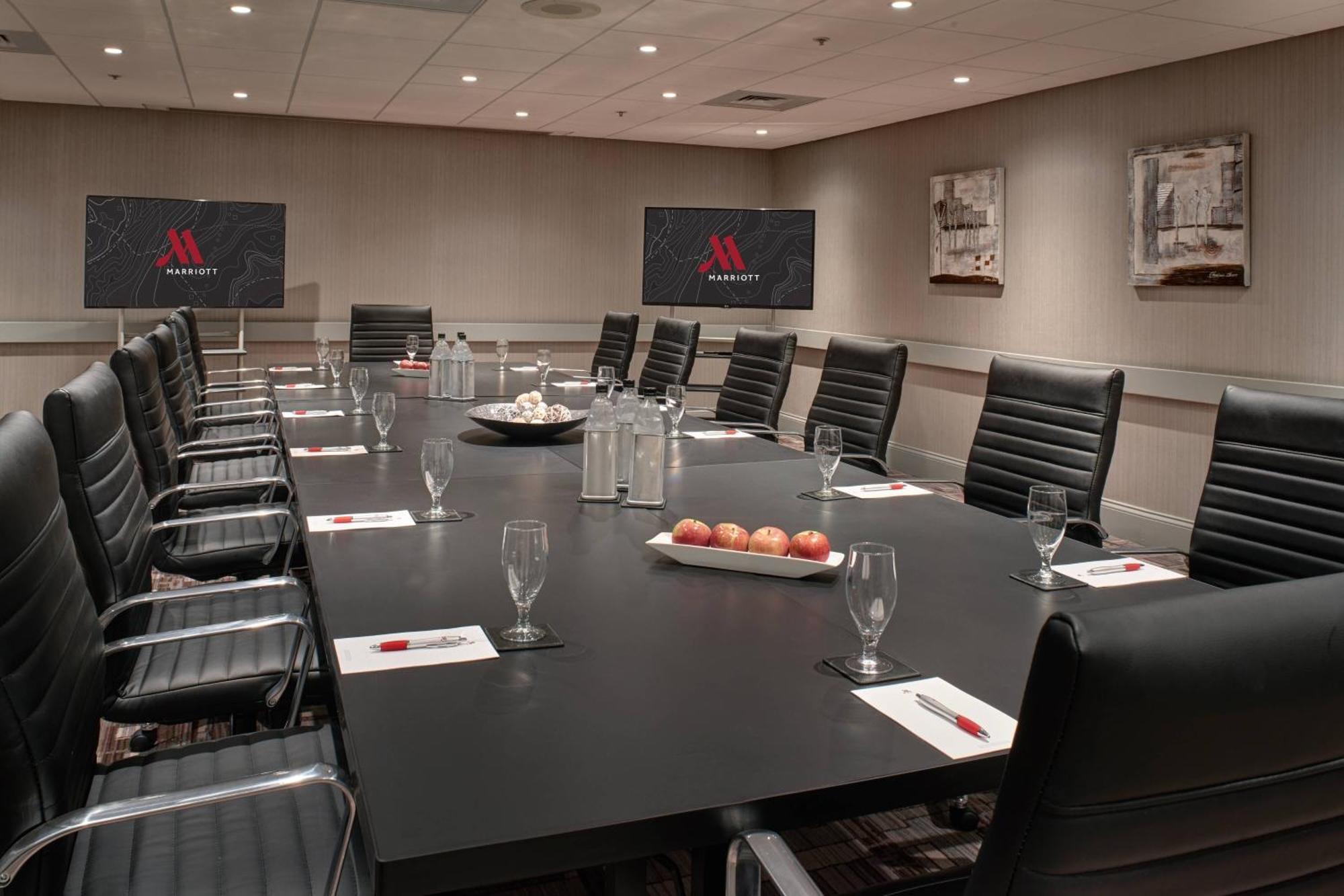Marriott East Lansing At University Place Экстерьер фото